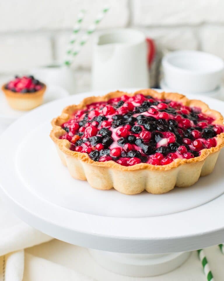 Bursting with Flavor: Berry Tart Pie - A Sweet Delight! 4 Bursting with Flavor: Berry Tart Pie – A Sweet Delight!