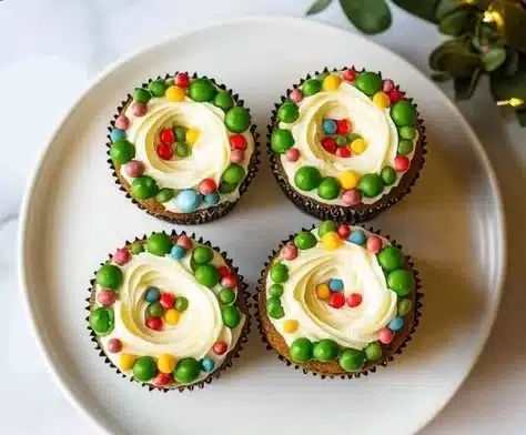Festively decorated Christmas wreath cupcakes with vibrant frosting and edible decorations