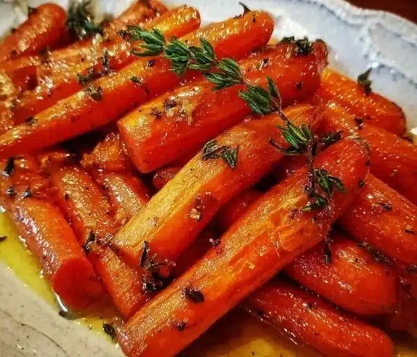 Honey Roasted Carrots with Thyme 5 Delicious honey roasted carrots with thyme, a flavorful side dish for any meal.