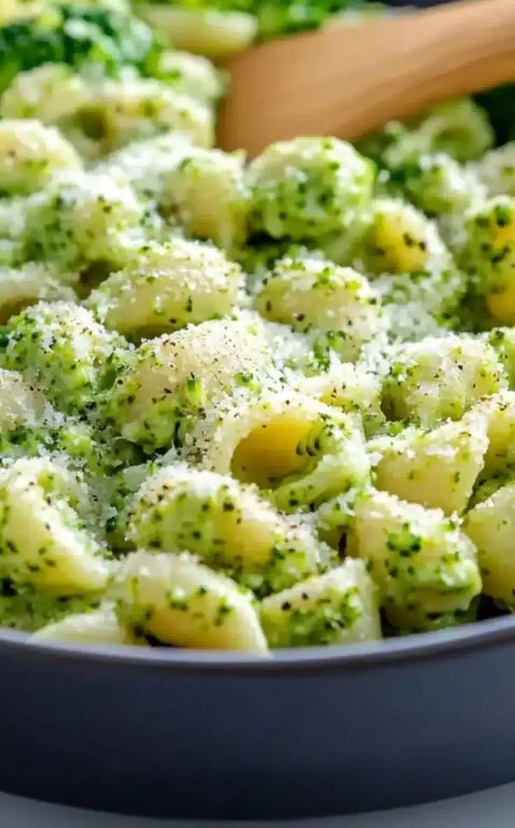 Light and Healthy Broccoli Pasta: A Quick Delightful Meal 6 Delicious light broccoli pasta dish served in a bowl with fresh ingredients.